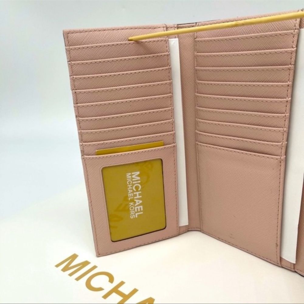 Michael Kors Trifold Wallet Powder Blush Leather - Picture 5 of 8